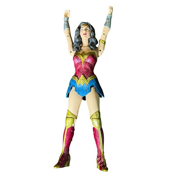 McFarlane DC Multiverse Gal Gadot 19" Wonder Woman Action Figure - Picture 5 of 12